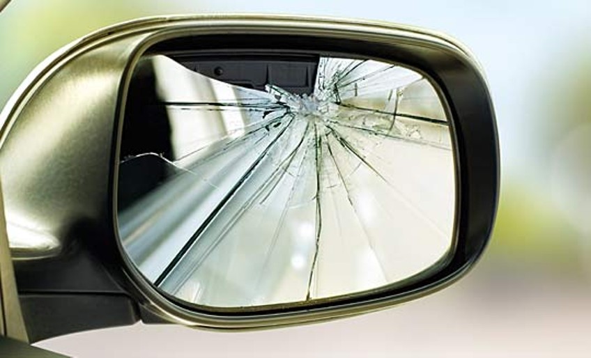 Guide Assurance automobile : retroviseur extérieur cassé